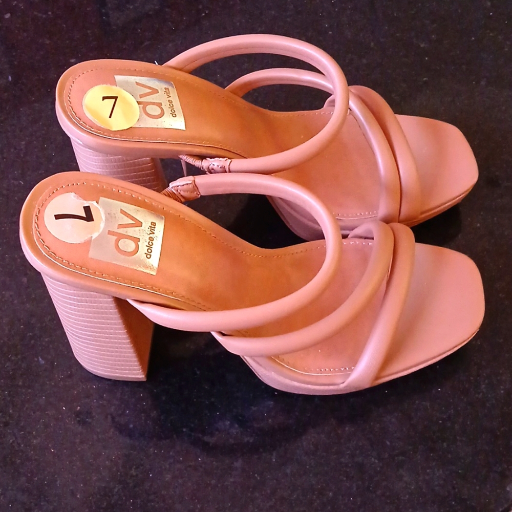Dolce Vita Caramel color Size 7